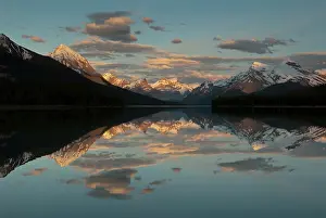 Moutain: Rocky mountains reflected in Maligne Lake