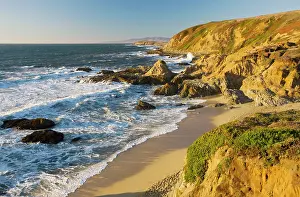 Bodega: Rocky unspoilt Pacific Ocean coast at Bodega Bay