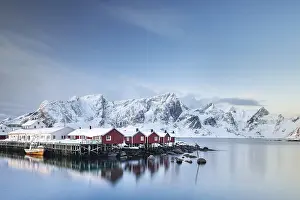 Cabin: Rorbuer huts of Hamnoy, back snowy mountains, Hamn&, xe6c80d;