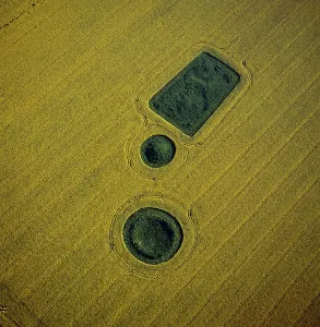 Wellington: Round and square Barrows at North Down in rape