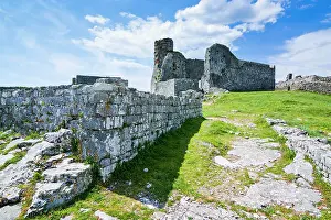 Dilapidated: Rozafa Castle, Shkod&, xeb;r, Shkodra, Albania