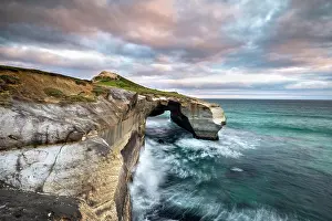 Tunnel: Rugged rock formation at Tunnel Beach, Dunedin