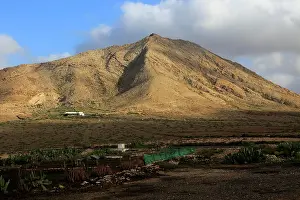 Canary: Sacred mountain Montana de Tindaya, Fuerteventura