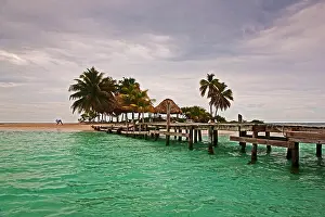 Sailing: Sailing by Goff Cay Island in Belize