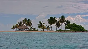 Sailing: Sailing by Goff Cay Island in Belize