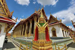 Phra: Sala at Wat Phra Kaew, in front of the Temple of