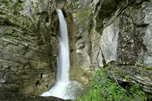 Cascading: Salinello gorge - Salinello river flowing through