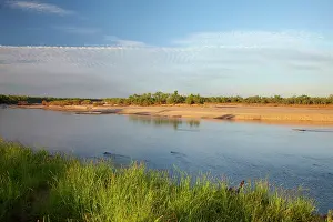 Kimberley: Sand bank and Fitzroy River, Fitzroy Crossing