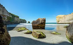 Force: Sand beach with sandstone cliffs, Tunnel Beach