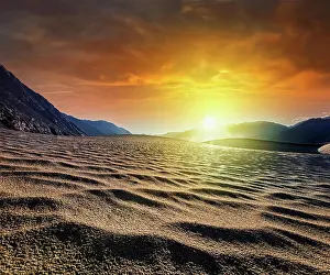 Jammu: Sand dunes in Himalayas on sunrise. Hunder, Nubra