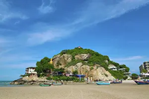 Nong: Sand at low tide on Nong Kae beach with Khao Takiab