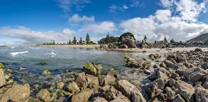 281019: Sandy beach beach of Mount Manganui, Tauranga, Bay