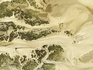 Tide: Sandy drifts at low tide at the Lago de la Gaviota