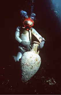 Divers: Scuba Diver - With Roman amphora