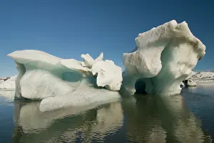 Longyearbyen: Sculpted Iceberg, Hornsund Fiord, on the