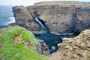 Yesnaby: Sea Arch at Yesnaby cliffs