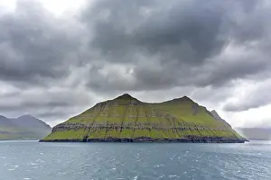 Faroe: Sea cliffs along the rugged coast of Eysturoy, East