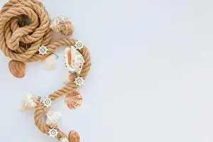 Rope: Sea shells with nautical rope white table