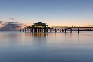 Strand: Seabridge with restaurant at dusk - Timmendorfer