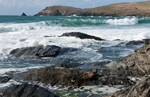 Paul Felix: Seascape waves breaking on beach