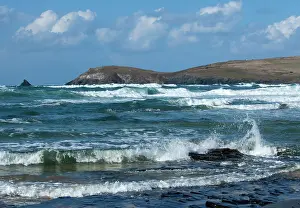 Paul Felix: Seascape waves breaking on beach