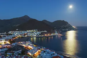 Moonlight: The seaside town of San Jose in the nature reserve Cabo