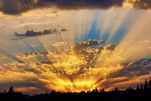 Sunrays: Seasonal weather: Beautiful sunset after a hot
