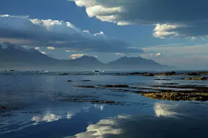 Kaikoura: Seaward Kaikoura Ranges and clouds reflected