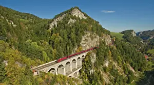 Viaduct: Semmering Railway runs via Krauselklause viaduct