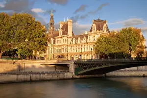Hall: Setting sunlight on Hotel de Ville, Paris