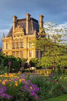 Jardin: Setting sunlight on Musee du Louvre and