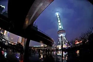 Shanghai: Shanghai - Oriental pearl Tower rainy night China
