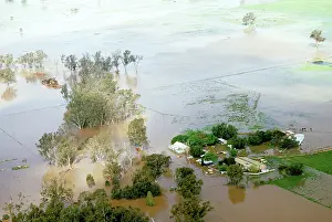 1993: Shepparton flood, 1993 - aerial of farm during the flood