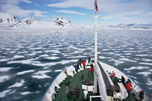 Travelling: Ship travelling through ice