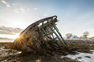 Shipwreck: Shipwreck at low tide, sunrise, Tisnes peninsula
