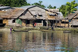 Solomon: Shoreline houses at Busu village on Alite Island