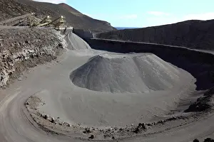 Company: Shredder plant for lava rock at Punta de Fuencaliente