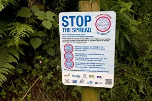 Clean: Sign stop the spread of invasive aquatic species