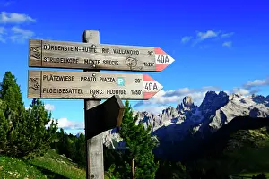 Direction: Signpost on the Prato Piazza on the way to the D&, x32ca5bb3;