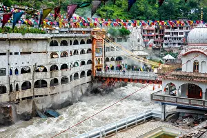 Pradesh: Sikh Gurdwara, bridge over Parvati river and hot