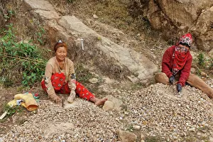 Paysage: Singalila, Jamuna village, women breaking stones