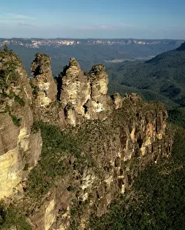 Echo: The Three Sisters from Echo Point Lookout. Blue