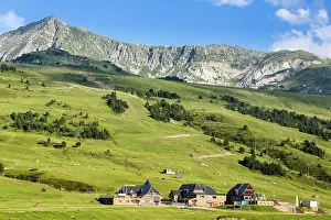 Huts: Ski resort on the Pla de Beret plateau, Val d'Aran