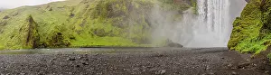 Sudurland: Skogafoss is a waterfall situated on the Skoga River in the south of Iceland
Sk