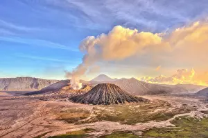 Smoking: Smoking volcano Gunung Bromo, Mount Batok in front