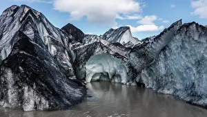 Turquoise: Snlheimajnkull glacier tongue and glacial lake