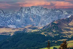 Adige: Snow-covered peaks of the rose garden in the evening