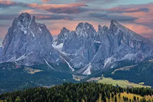Adige: Snow-covered peaks of the Sassolungo group in the