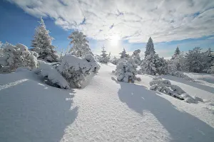 170422: Snow covered winter landscape with sun, Mount Fichtelberg