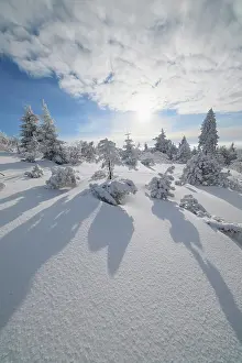 170422: Snow covered winter landscape with sun, Mount Fichtelberg
